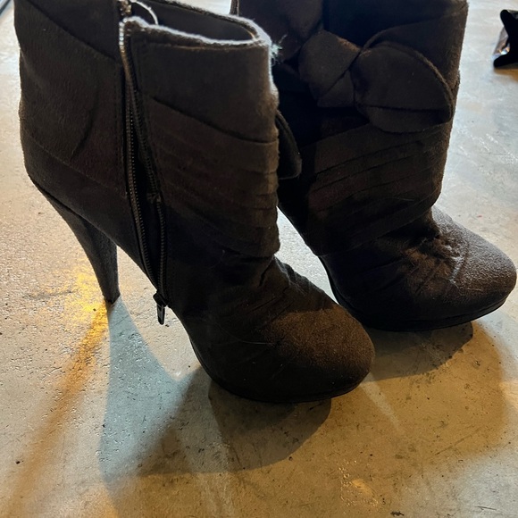 Ankle booties - Picture 2 of 4